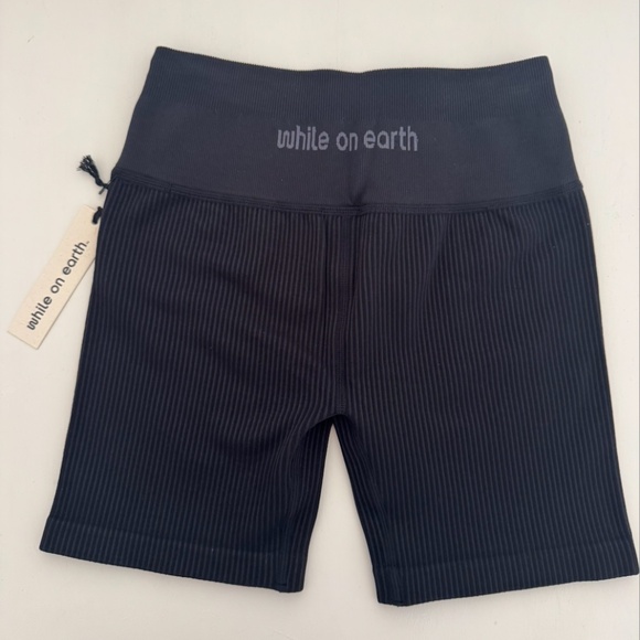 NWT - white on earth High-Rise Aura Ribbed Short 5" - Black - Small - Picture 2 of 5